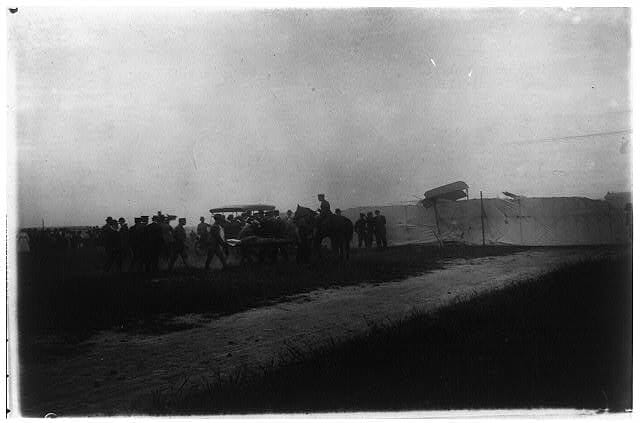  Lieutenant Selfridge, fatally injured, being carried out by civilians and soldiers. Photograph obtained from the Library of Congress Prints and Photographs Division, Washington, D.C.